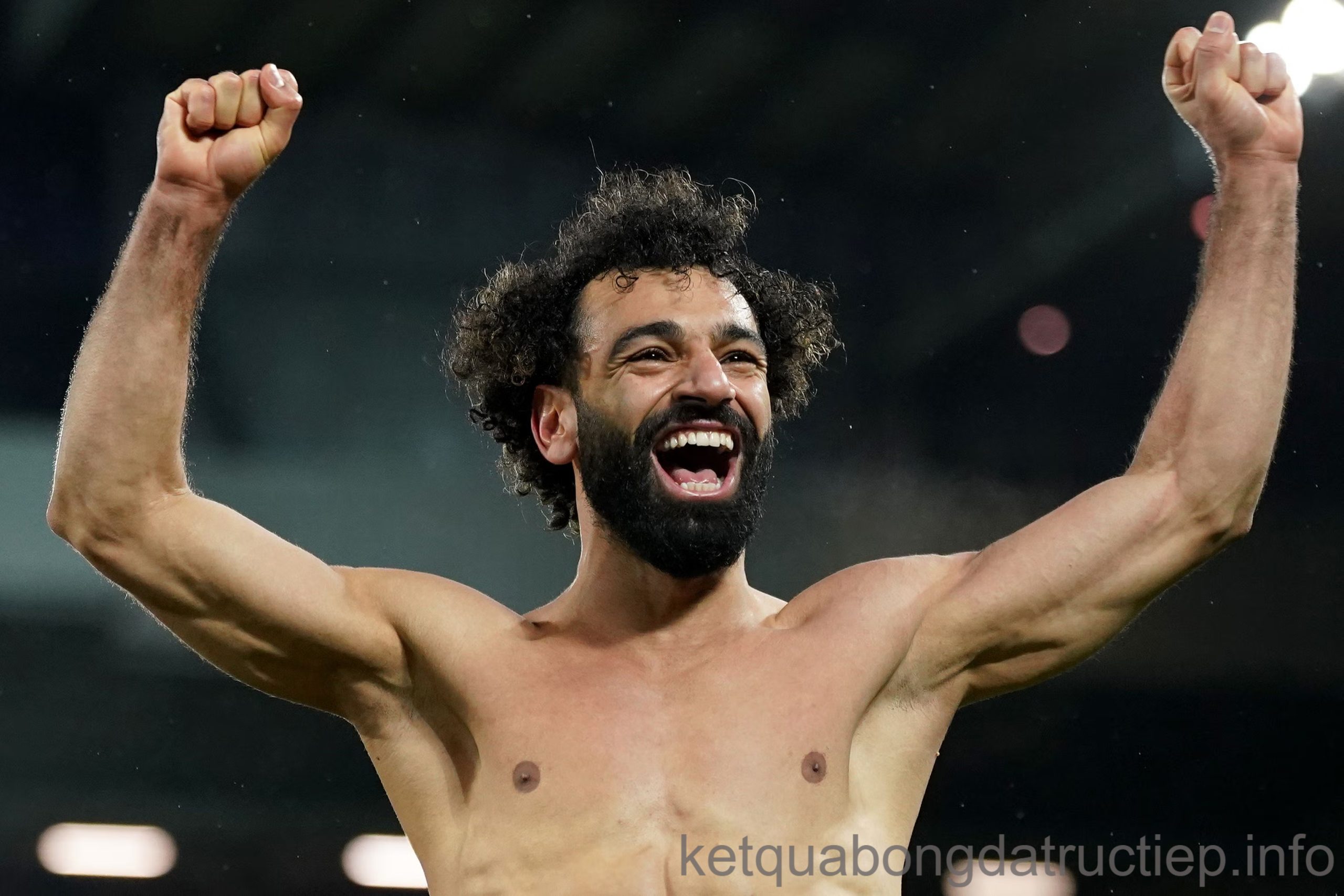 Salah lập cú đúp bàn thắng cho Liverpool